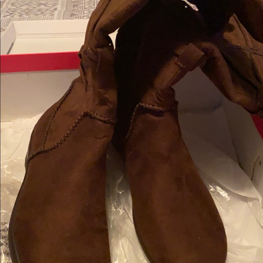Knee boots